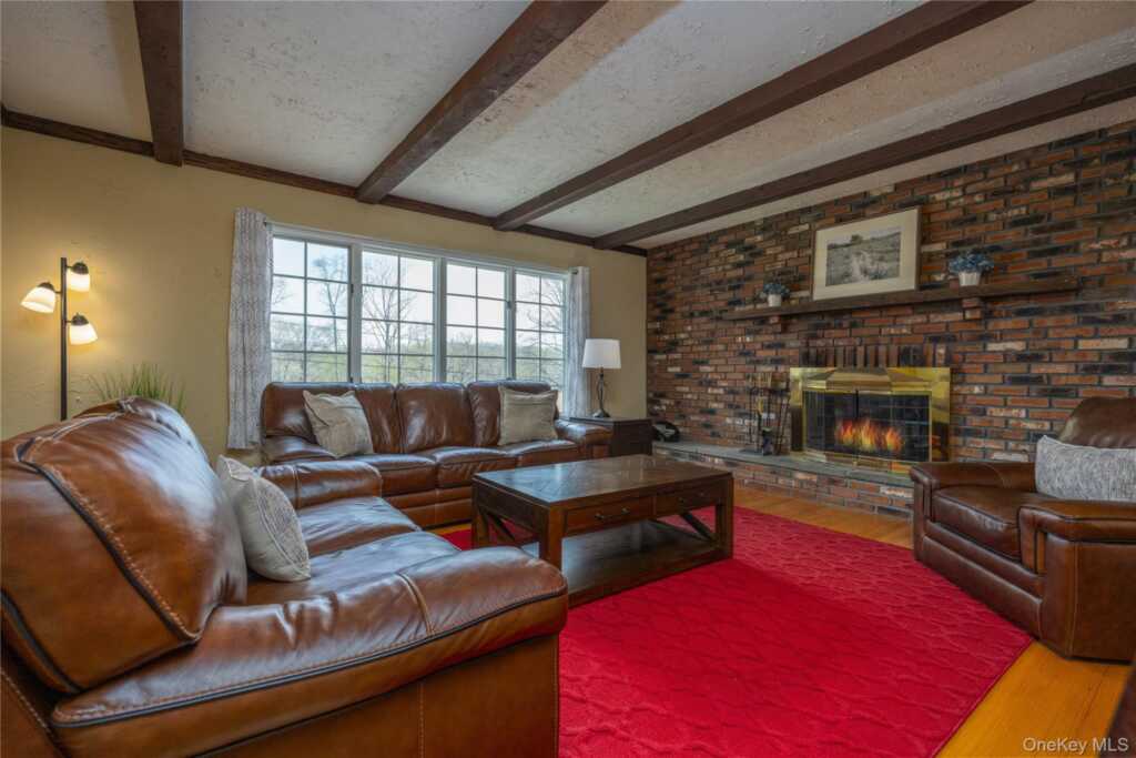 40 Graney Court, Pearl River, NY 10965 - Photo 6 of 24