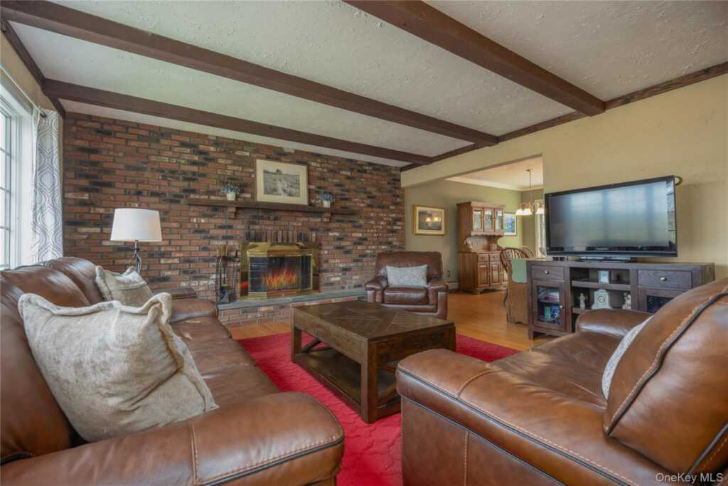 40 Graney Court, Pearl River, NY 10965 - Photo 7 of 24