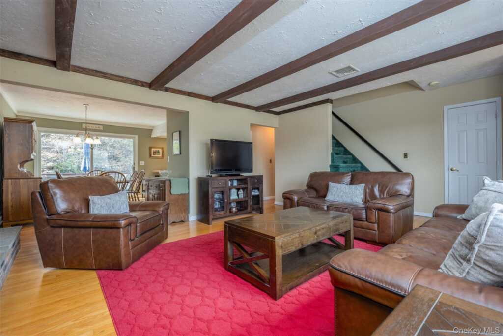 40 Graney Court, Pearl River, NY 10965 - Photo 8 of 24