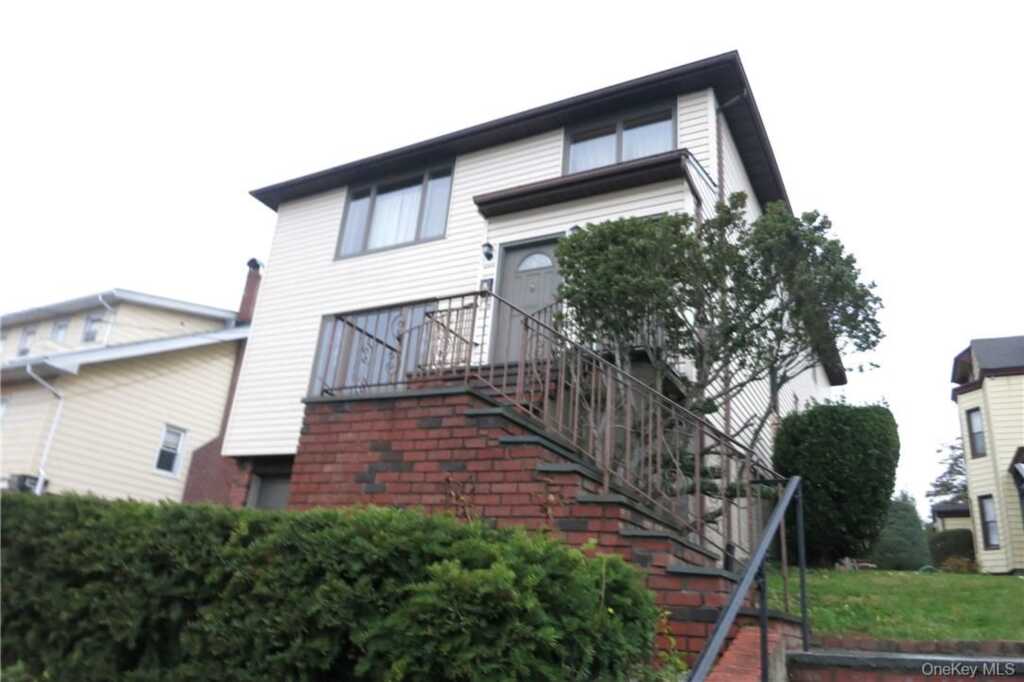 25 Acacia, Unit #1, New Rochelle, NY 10805 - Photo 2 of 24