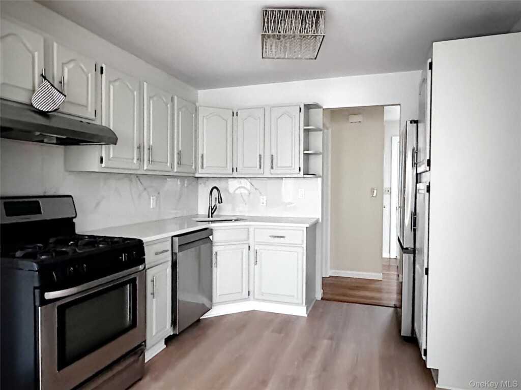 25 Acacia, Unit #1, New Rochelle, NY 10805 - Photo 4 of 24