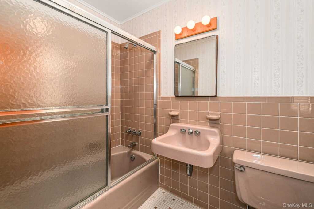 32 Chase Avenue, White Plains, NY 10606 - Photo 16 of 39