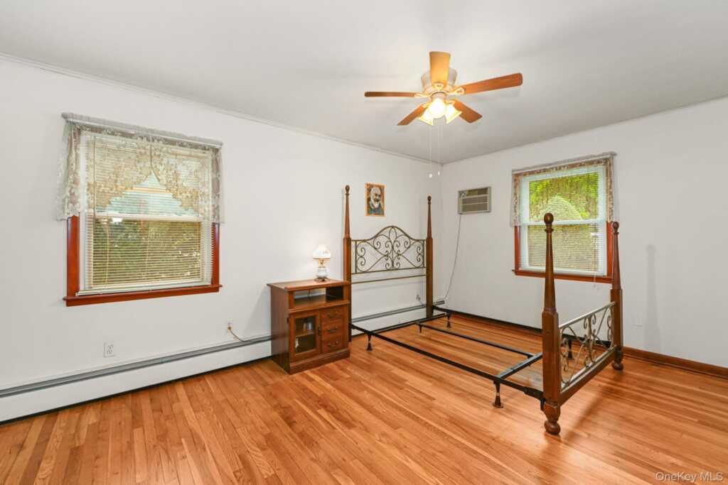 32 Chase Avenue, White Plains, NY 10606 - Photo 18 of 39