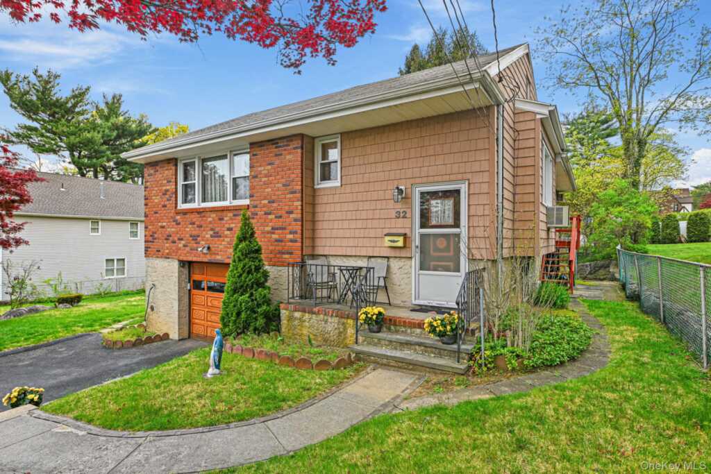 32 Chase Avenue, White Plains, NY 10606 - Photo 2 of 39