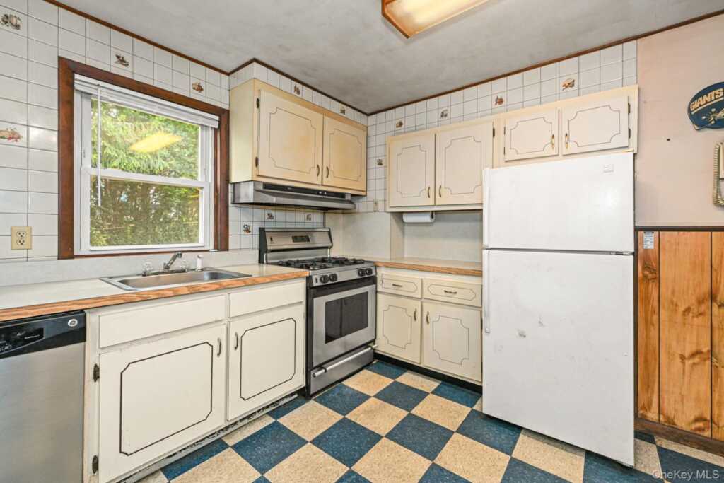 32 Chase Avenue, White Plains, NY 10606 - Photo 29 of 39