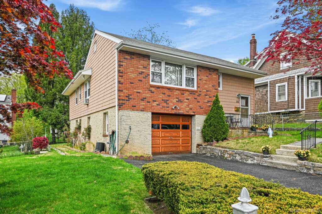 32 Chase Avenue, White Plains, NY 10606 - Photo 3 of 39
