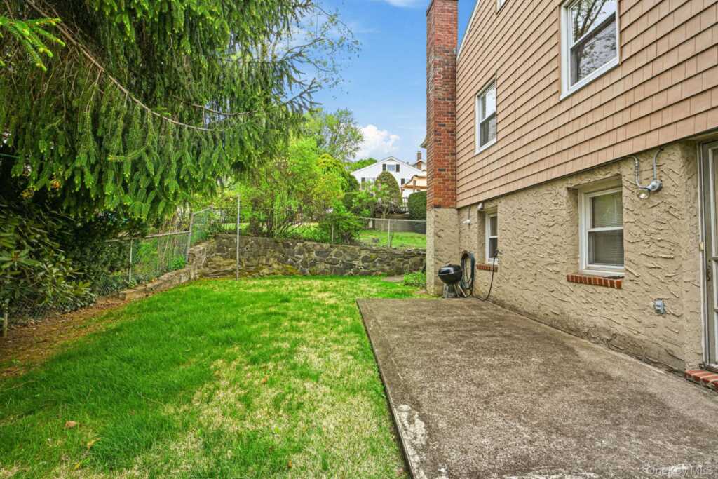 32 Chase Avenue, White Plains, NY 10606 - Photo 32 of 39
