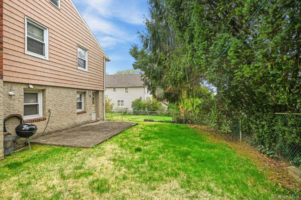 32 Chase Avenue, White Plains, NY 10606 - Photo 33 of 39
