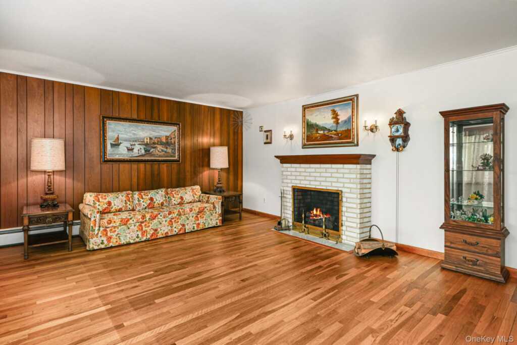 32 Chase Avenue, White Plains, NY 10606 - Photo 6 of 39
