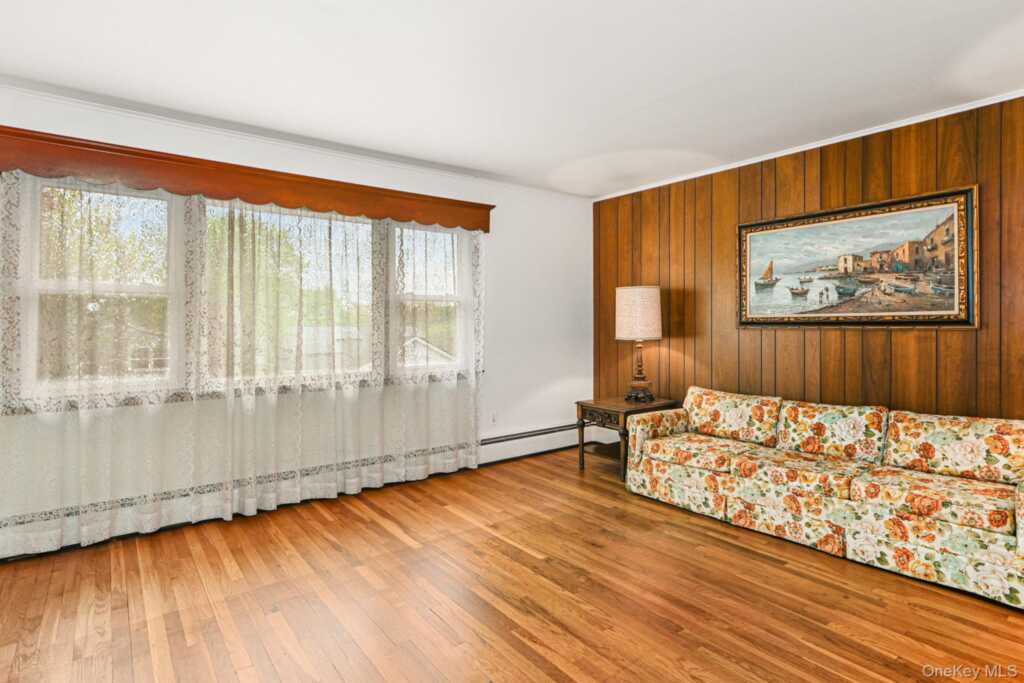 32 Chase Avenue, White Plains, NY 10606 - Photo 7 of 39