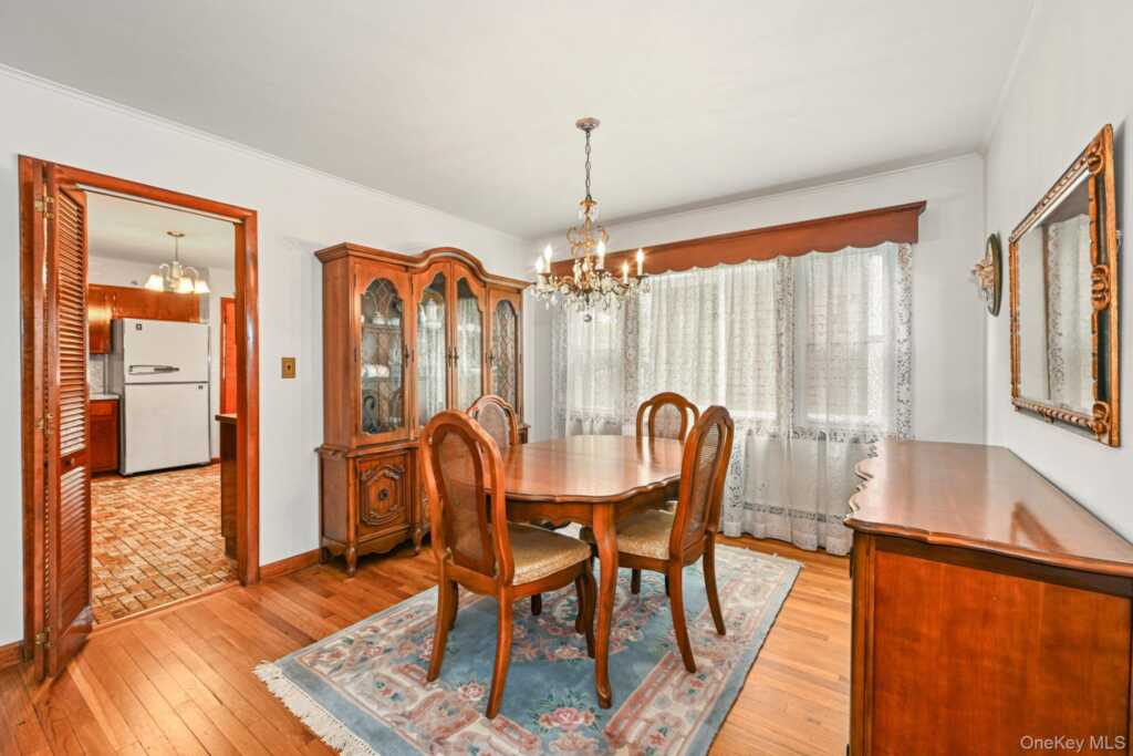 32 Chase Avenue, White Plains, NY 10606 - Photo 9 of 39