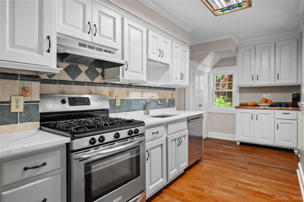 1 Pembroke Street, New Rochelle, NY 10801 - Photo 13 of 47