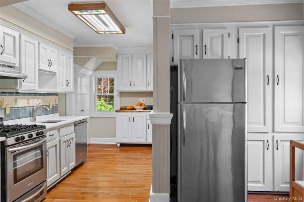 1 Pembroke Street, New Rochelle, NY 10801 - Photo 14 of 47