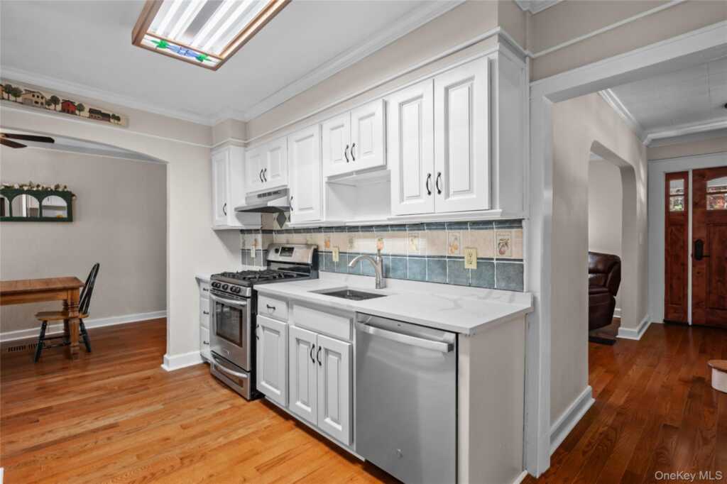 1 Pembroke Street, New Rochelle, NY 10801 - Photo 15 of 47