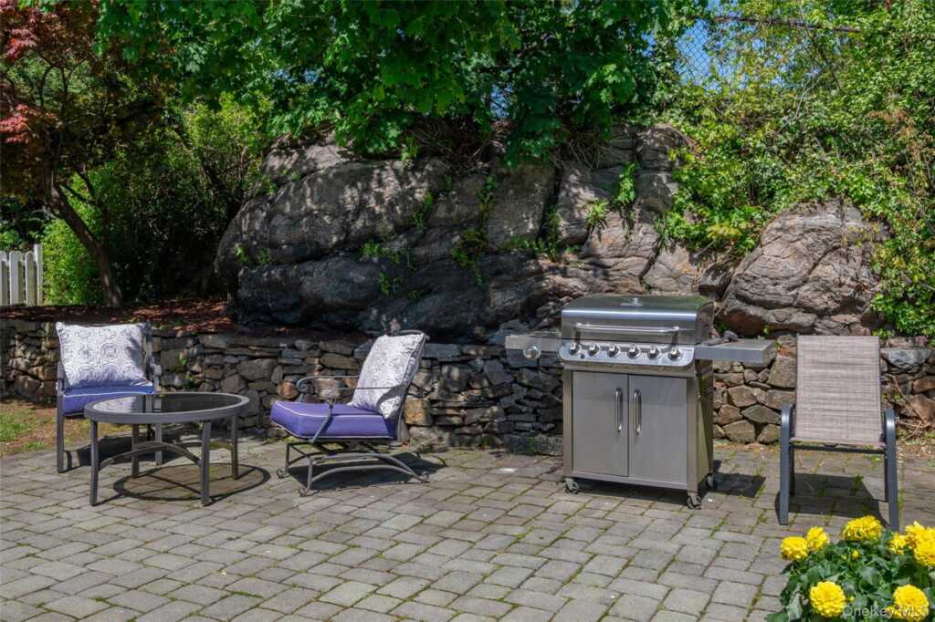1 Pembroke Street, New Rochelle, NY 10801 - Photo 35 of 47