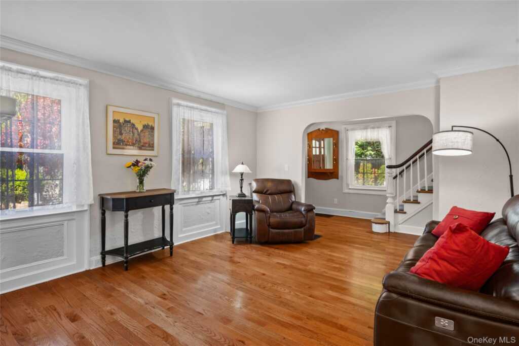 1 Pembroke Street, New Rochelle, NY 10801 - Photo 8 of 47