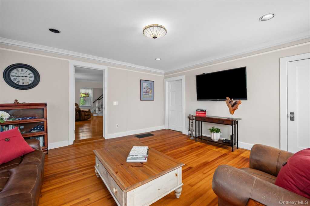 1 Pembroke Street, New Rochelle, NY 10801 - Photo 9 of 47