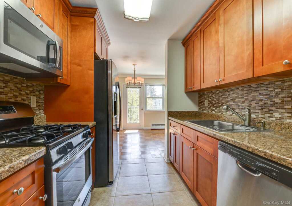 101 Gedney Street, Unit #4Y, Nyack, NY 10960 - Photo 6 of 13