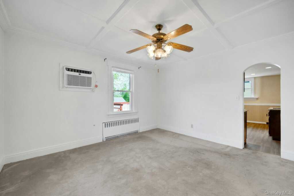 35 Chase Avenue, White Plains, NY 10606 - Photo 10 of 37