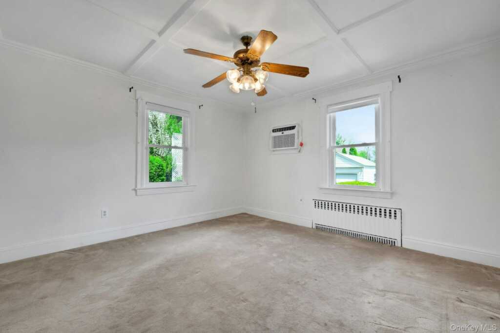 35 Chase Avenue, White Plains, NY 10606 - Photo 13 of 37