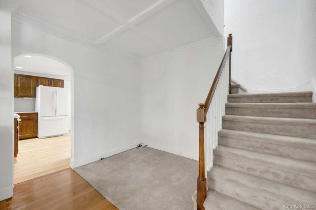 35 Chase Avenue, White Plains, NY 10606 - Photo 16 of 37