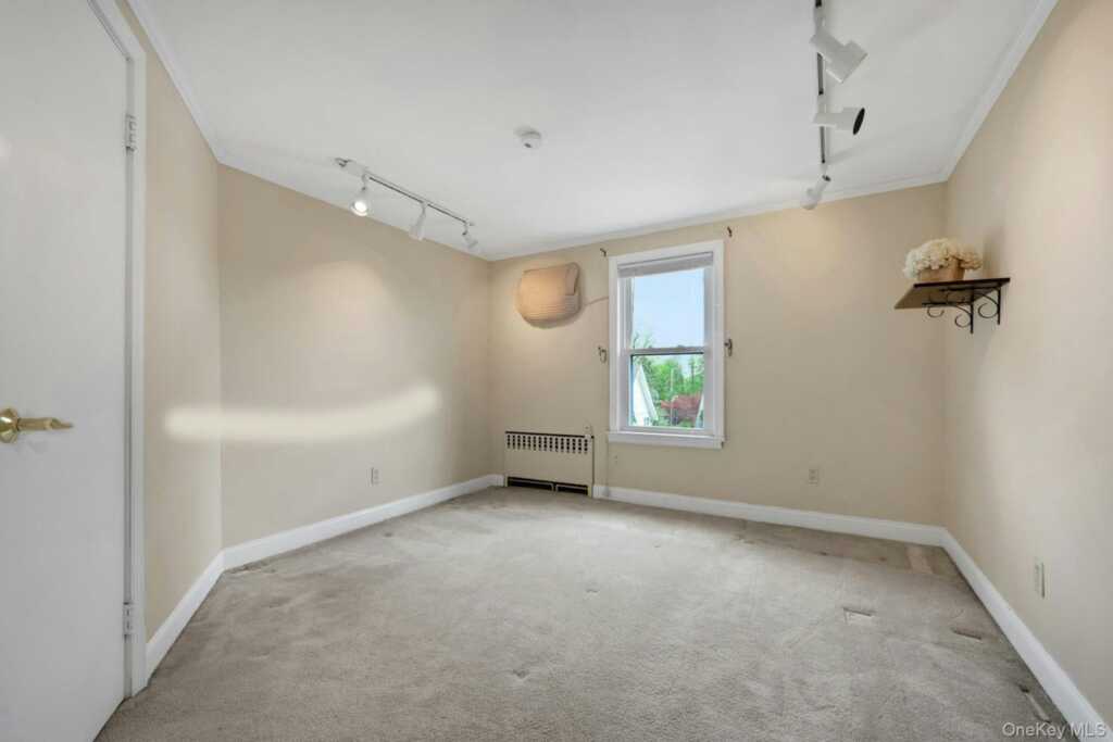 35 Chase Avenue, White Plains, NY 10606 - Photo 19 of 37