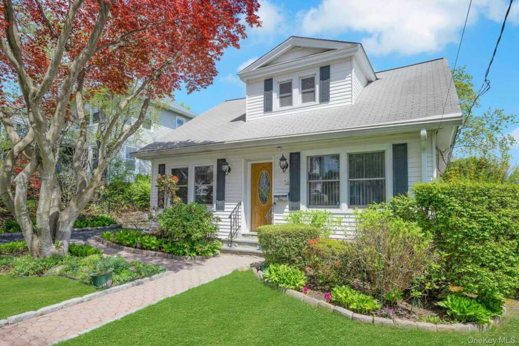 35 Chase Avenue, White Plains, NY 10606 - Photo 2 of 37