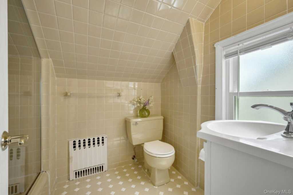 35 Chase Avenue, White Plains, NY 10606 - Photo 26 of 37