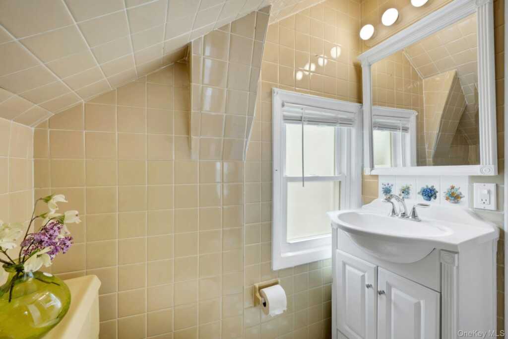 35 Chase Avenue, White Plains, NY 10606 - Photo 27 of 37