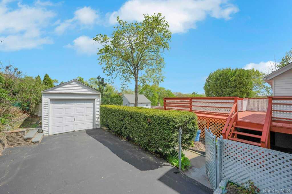 35 Chase Avenue, White Plains, NY 10606 - Photo 29 of 37