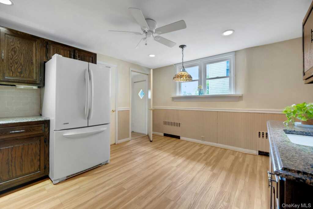 35 Chase Avenue, White Plains, NY 10606 - Photo 8 of 37