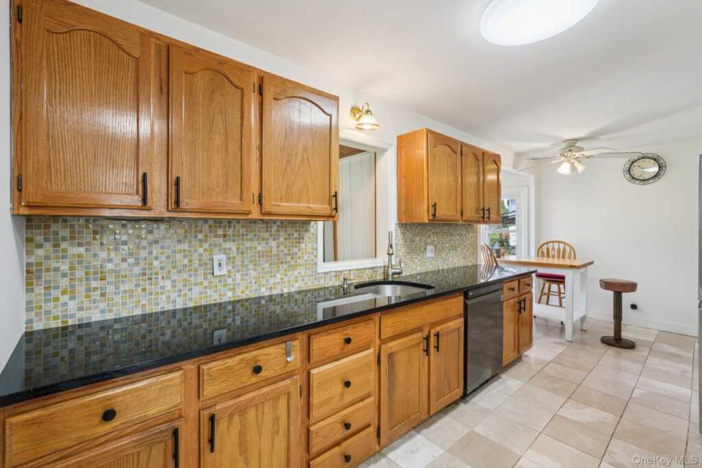 254 Congers Road, New City, NY 10956 - Photo 10 of 36