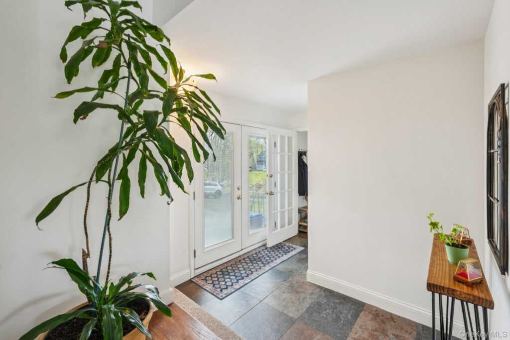 254 Congers Road, New City, NY 10956 - Photo 2 of 36