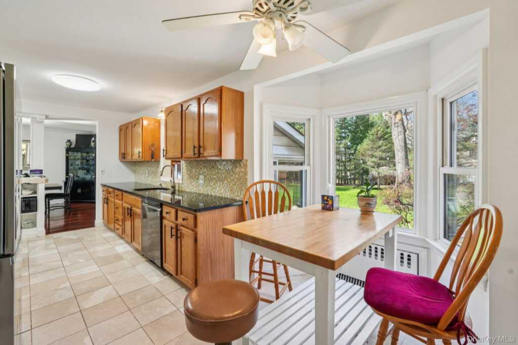 254 Congers Road, New City, NY 10956 - Photo 8 of 36