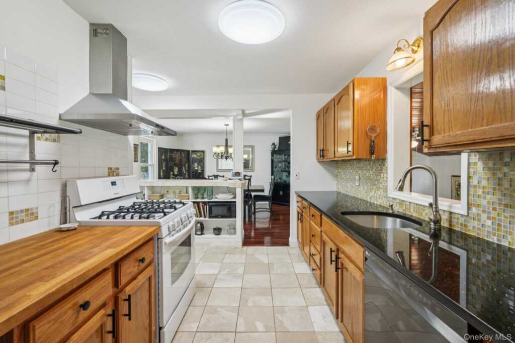 254 Congers Road, New City, NY 10956 - Photo 9 of 36