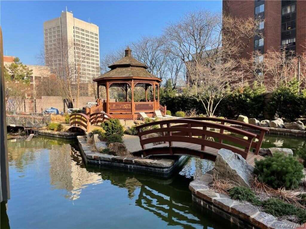 4 Martine Avenue, Unit #814, White Plains, NY 10606 - Photo 3 of 9