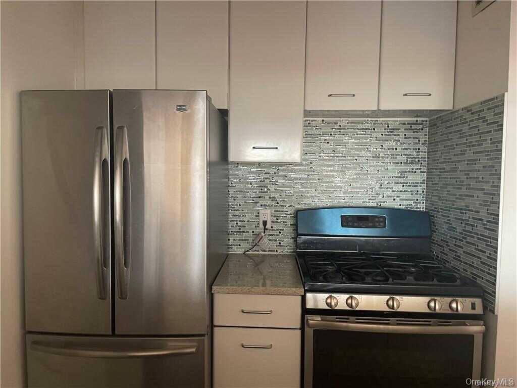 4 Martine Avenue, Unit #814, White Plains, NY 10606 - Photo 7 of 9