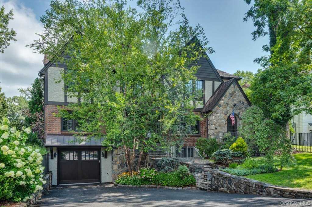 30 Lindbergh Avenue, Rye, NY 10580 - Photo 2 of 36