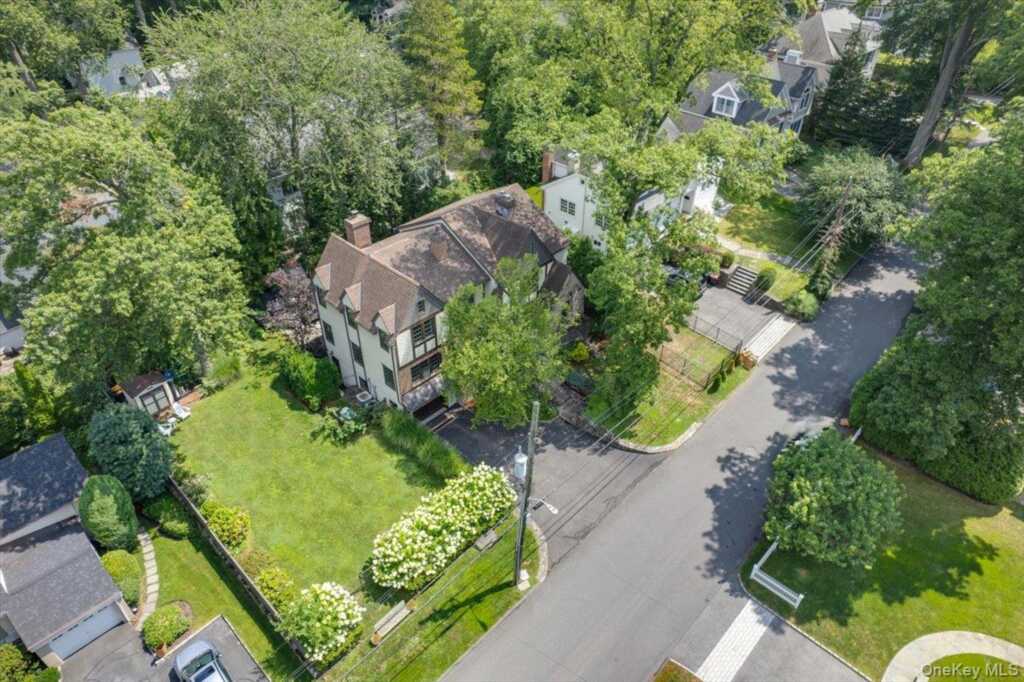 30 Lindbergh Avenue, Rye, NY 10580 - Photo 3 of 36