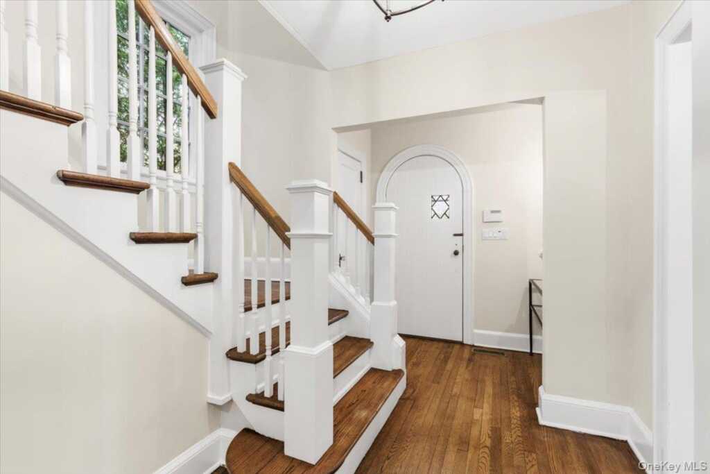 30 Lindbergh Avenue, Rye, NY 10580 - Photo 4 of 36