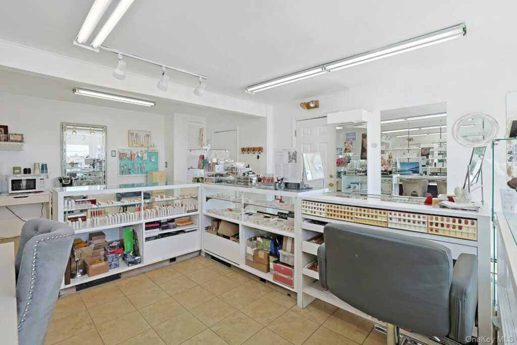 3 Grandview Avenue, Nanuet, NY 10954 - Photo 10 of 38