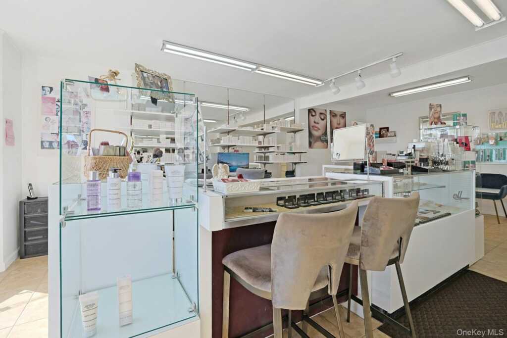 3 Grandview Avenue, Nanuet, NY 10954 - Photo 11 of 38