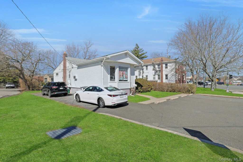 3 Grandview Avenue, Nanuet, NY 10954 - Photo 2 of 38