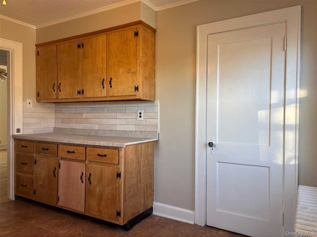 82 Putnam Avenue, Rye, NY 10573 - Photo 5 of 35