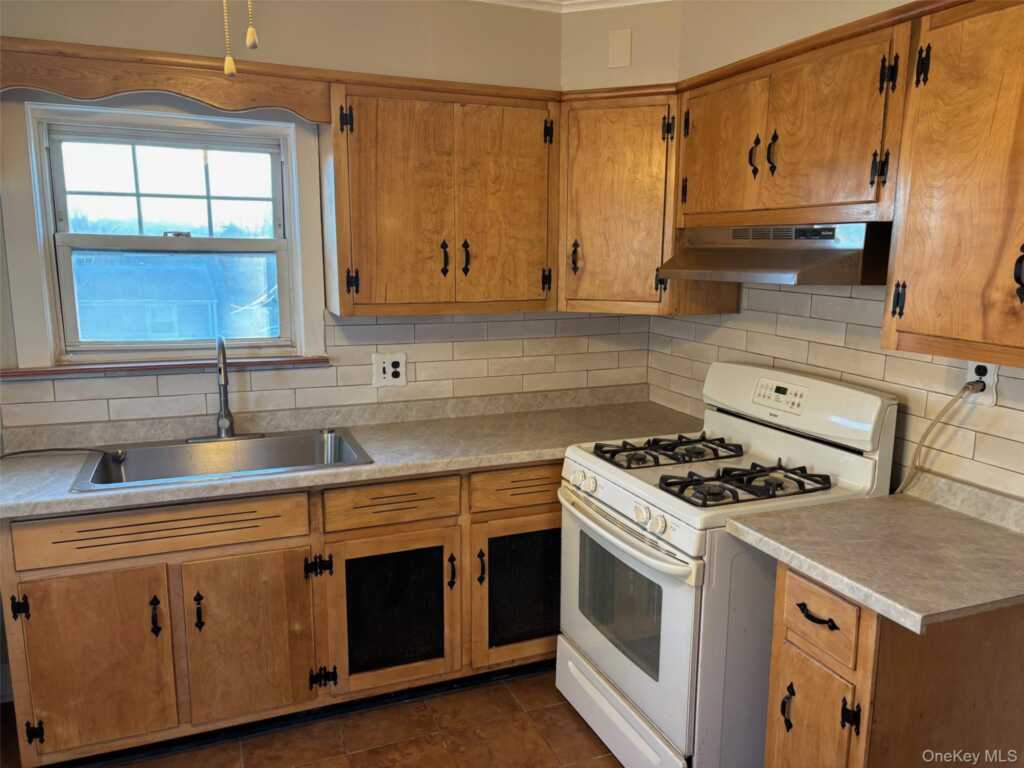 82 Putnam Avenue, Rye, NY 10573 - Photo 6 of 35