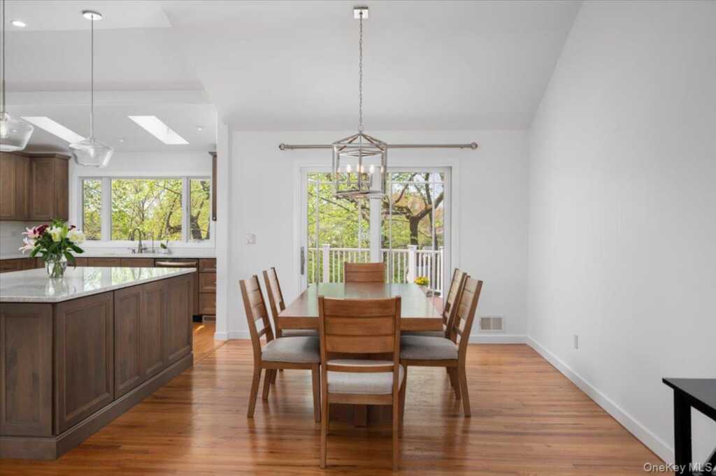 8 Fairlawn Parkway, Rye, NY 10573 - Photo 10 of 25