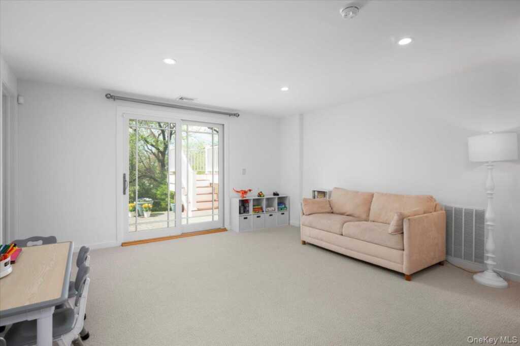 8 Fairlawn Parkway, Rye, NY 10573 - Photo 18 of 25