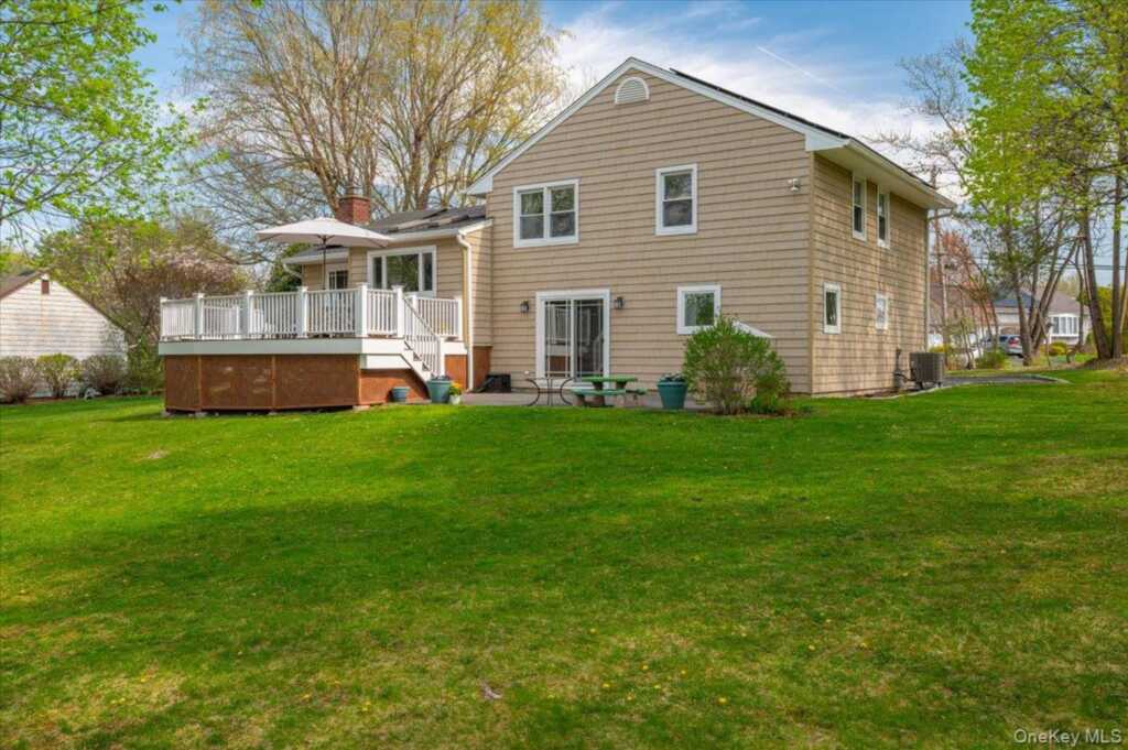 8 Fairlawn Parkway, Rye, NY 10573 - Photo 2 of 25