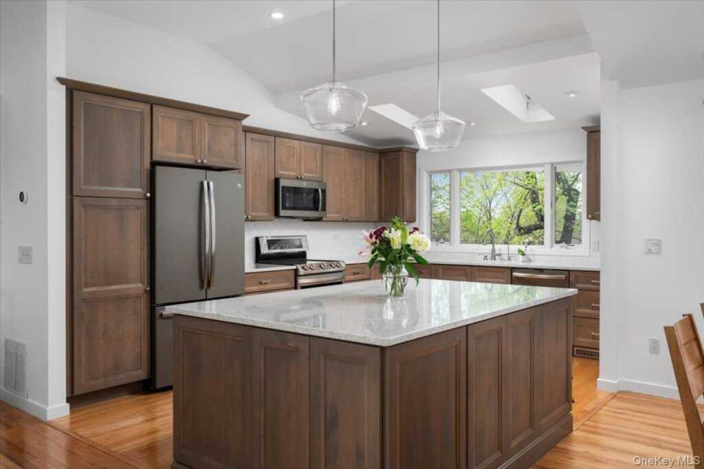 8 Fairlawn Parkway, Rye, NY 10573 - Photo 6 of 25