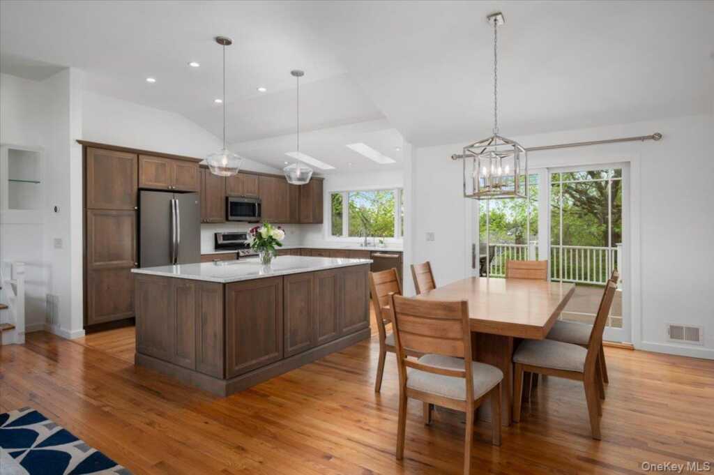 8 Fairlawn Parkway, Rye, NY 10573 - Photo 7 of 25